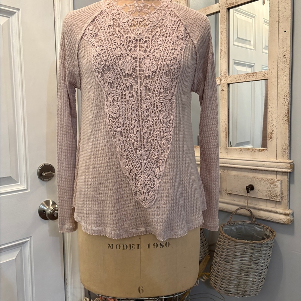 Taylor & Sage Lace Front Ling Sleeve Blouse Light Pink Small NWT Gauzy‎ Feminine